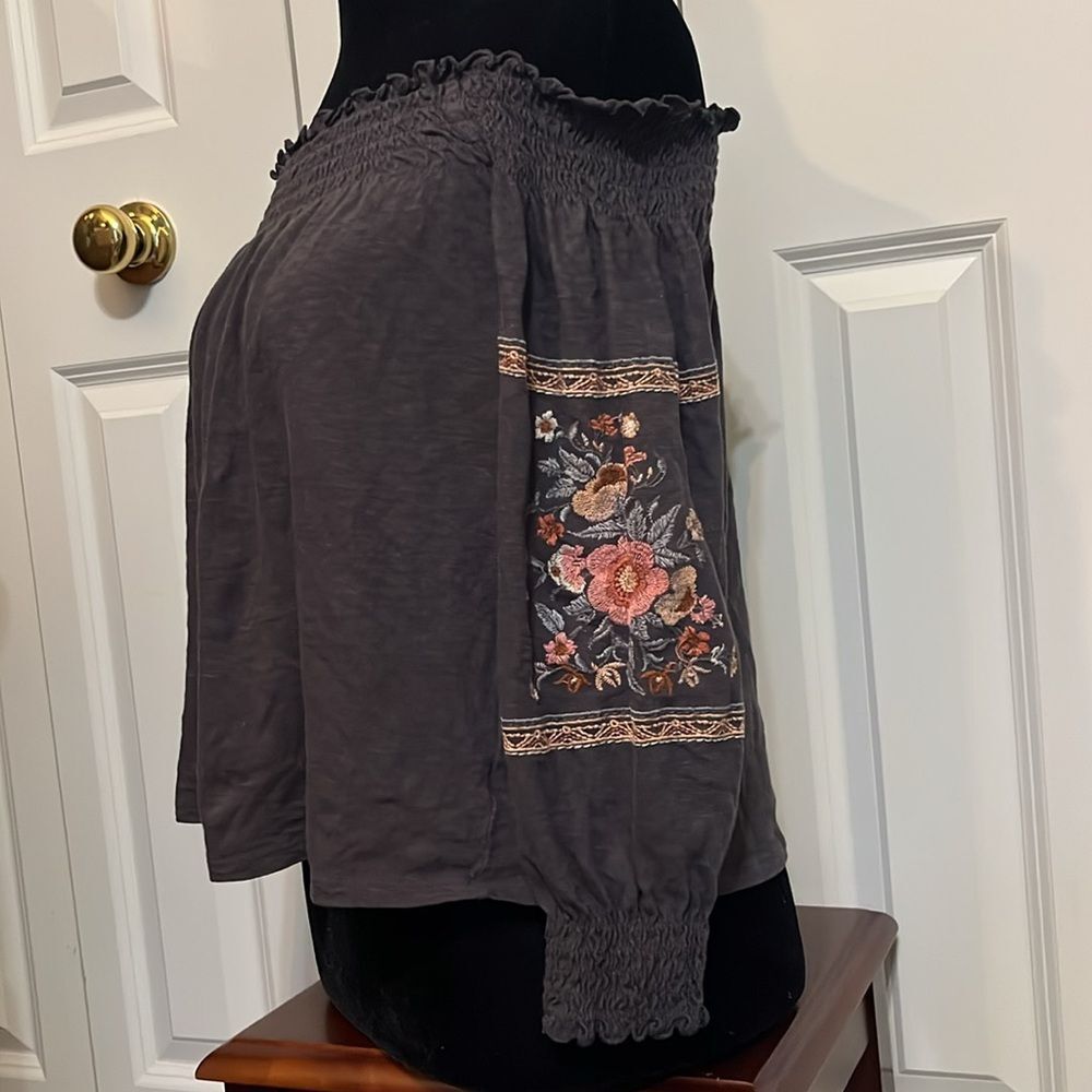 American Eagle Outfitters Grey Floral Embroidered Top Blouse Off Shoulder XS S